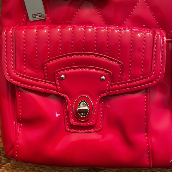Coach Poppy Liquid Gloss Cherry Red Quilted Patent Bag Crossbody. Beautiful. - Picture 2 of 6